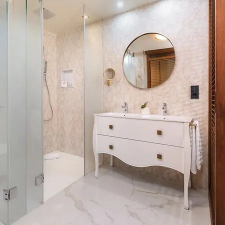 Santa Catalina, A Royal Hideaway