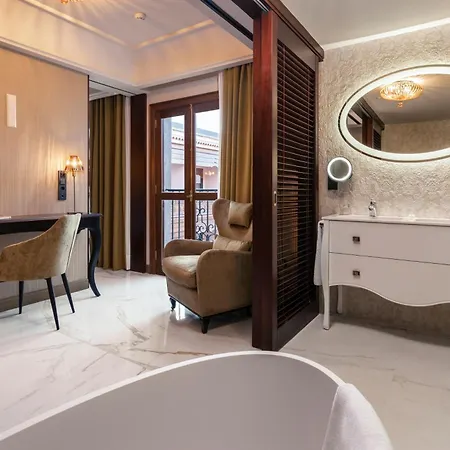 Santa Catalina, A Royal Hideaway